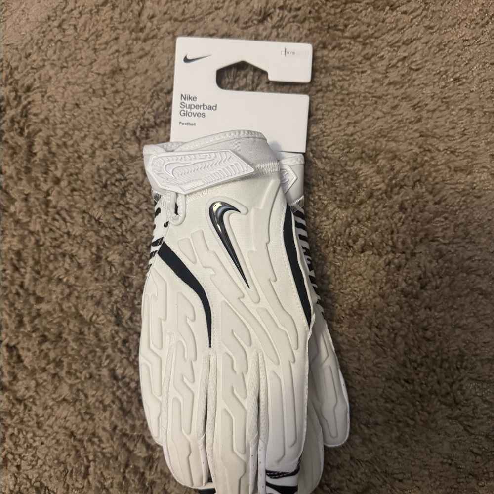 ❗️BRAND NEW❗️Nike SUPERBAD White and Black Football Gloves